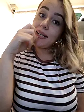 Snapshot of CurvyLust_x chatting on November 2025 03:55:01 PM CurvyLust x online show from November 2025 03:55:01 PM