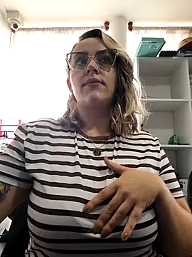 Snapshot of CurvyLust_x chatting on November 2025 01:55:02 PM CurvyLust x online show from November 2025 01:55:02 PM