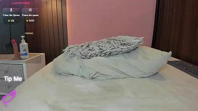 ROXXYBLOOM online show from July 2026 03:03:02 PM