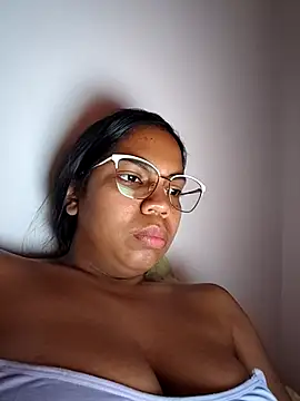 CloeeHills  online show from November 2025 03:35:01 PM