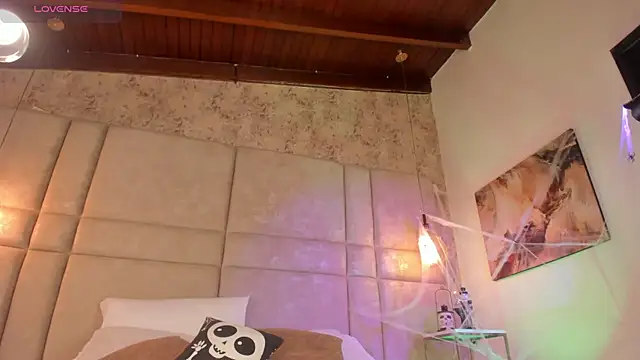 Mily Vermont online show from October 2025 08:10:01 PM