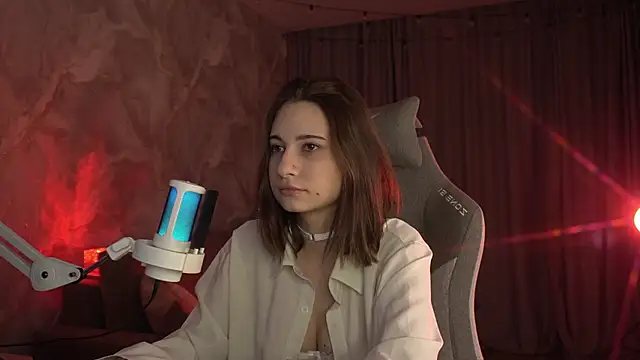 Snapshot of LumeNova chatting on February 2026 12:51:01 AM LumeNova online show from February 2026 12:51:01 AM