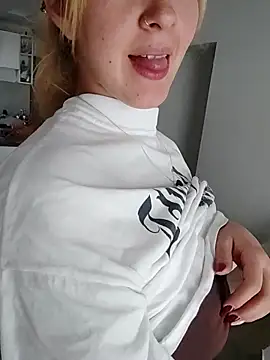 Snapshot of ayebran chatting on October 2025 06:09:01 PM ayebran online show from October 2025 06:09:01 PM