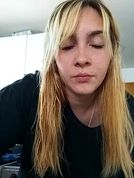 Snapshot of ayebran chatting on October 2025 07:14:01 PM ayebran online show from October 2025 07:14:01 PM