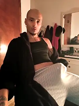 IskanderDemian online show from March 2026 06:25:02 PM