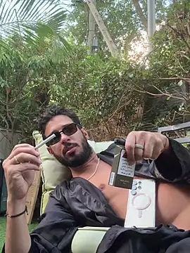 Snapshot of husbandandwifetobe chatting on October 2025 03:57:01 AM husbandandwifetobe online show from October 2025 03:57:01 AM