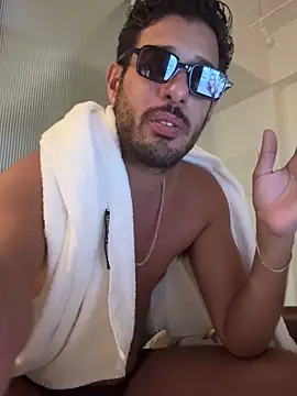 Snapshot of husbandandwifetobe chatting on October 2025 10:14:01 AM husbandandwifetobe online show from October 2025 10:14:01 AM