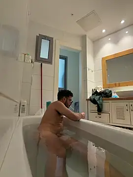 Snapshot of husbandandwifetobe chatting on December 2025 01:18:02 PM husbandandwifetobe online show from December 2025 01:18:02 PM