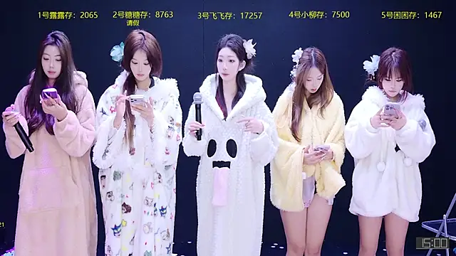 CrazyGirl-888 online show from October 2025 02:31:01 PM