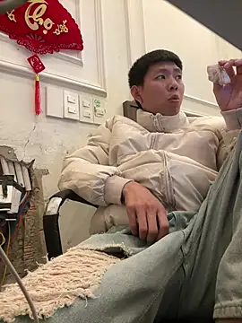 linh21107 online show from April 2026 01:34:02 PM