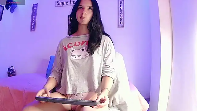   abrill   online show from September 2025 12:55:01 AM