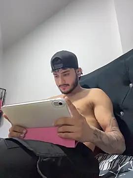 Snapshot of Nas-z09 chatting on February 2026 09:46:02 PM Nas-z09 online show from February 2026 09:46:02 PM