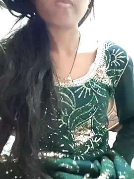 Komal0099 online show from December 2025 03:47:01 AM