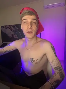 Snapshot of davesinner chatting on February 2026 11:33:02 PM davesinner online show from February 2026 11:33:02 PM