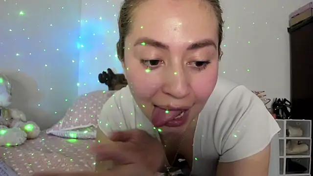 Snapshot of min-ji chatting on February 2026 06:29:02 PM min-ji online show from February 2026 06:29:02 PM