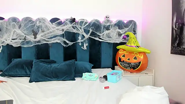 EmilyHanks  online show from November 2025 12:34:02 AM