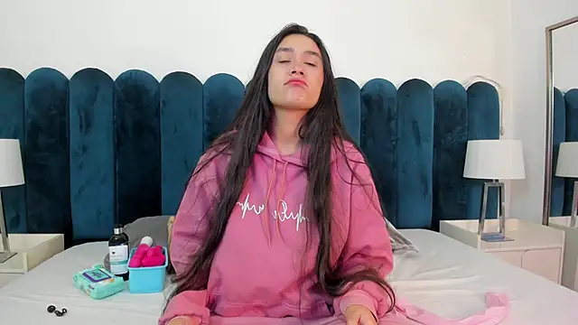 Snapshot of EmilyHanks_ chatting on January 2026 10:59:02 PM EmilyHanks online show from January 2026 10:59:02 PM