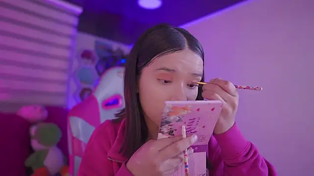 Snapshot of Lana_Dreams_ chatting on December 2025 01:02:02 AM Lana Dreams online show from December 2025 01:02:02 AM