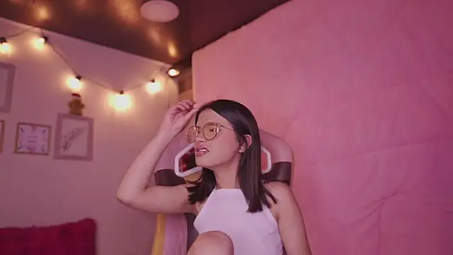 Snapshot of Lana_Dreams_ chatting on December 2025 12:08:01 AM Lana Dreams online show from December 2025 12:08:01 AM