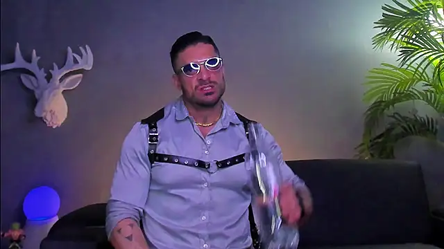 dennis cox1 online show from December 2025 05:24:02 AM