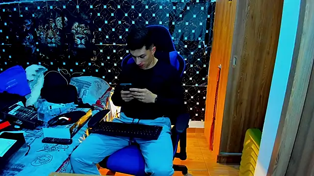 javiersexymann online show from December 2025 12:31:02 AM