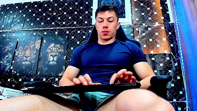 javiersexymann online show from July 2026 07:01:02 PM