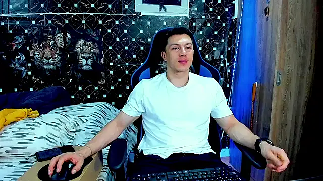 javiersexymann online show from July 2026 04:33:02 AM