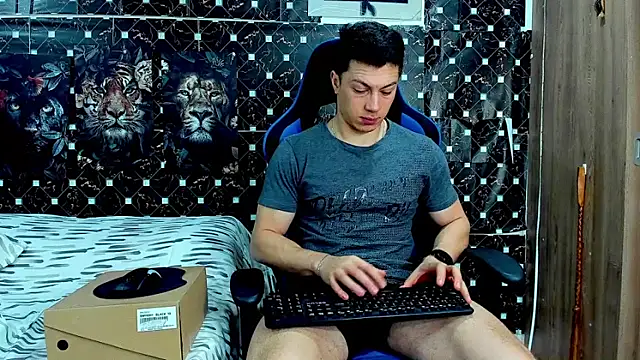 javiersexymann online show from August 2026 12:18:02 PM