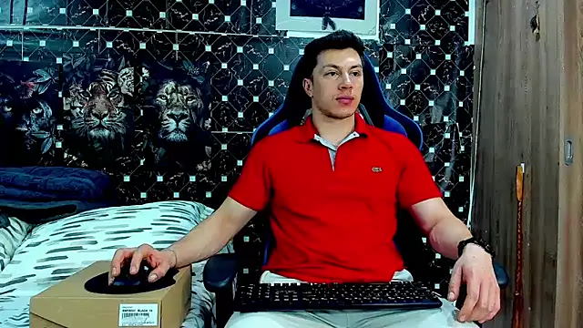 javiersexymann online show from August 2026 12:02:01 AM