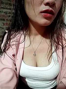 Snapshot of Findongg chatting on September 2025 03:32:02 AM Findongg online show from September 2025 03:32:02 AM