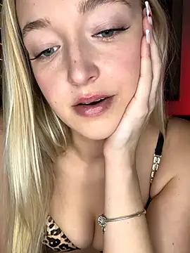 Snapshot of emilypeperoni chatting on December 2025 10:33:01 AM emilypeperoni online show from December 2025 10:33:01 AM