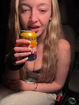 emilypeperoni online show from April 2026 09:17:02 PM