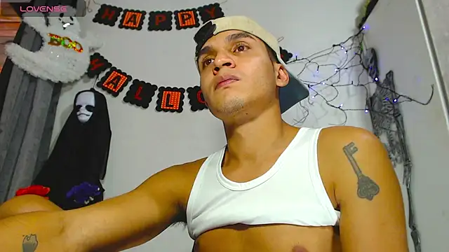 Angel latinboy online show from October 2025 07:36:02 PM