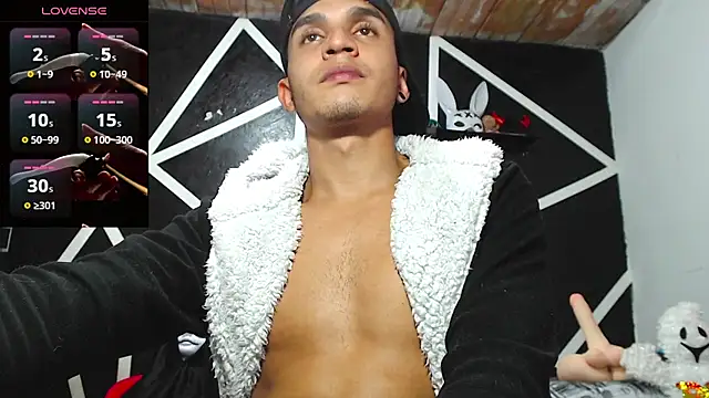 Angel latinboy online show from October 2025 05:20:02 PM