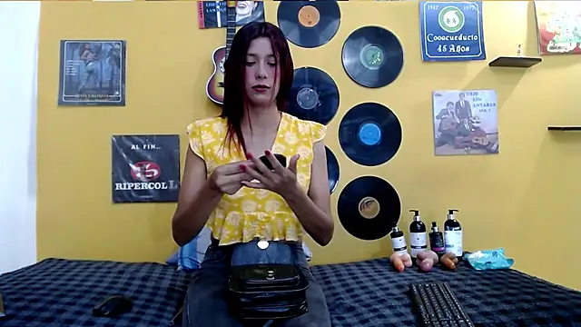 skinnyverus18 online show from April 2026 07:22:01 PM