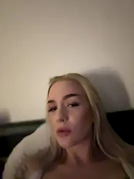 Snapshot of DaryaDoll chatting on November 2025 10:11:02 PM DaryaDoll online show from November 2025 10:11:02 PM