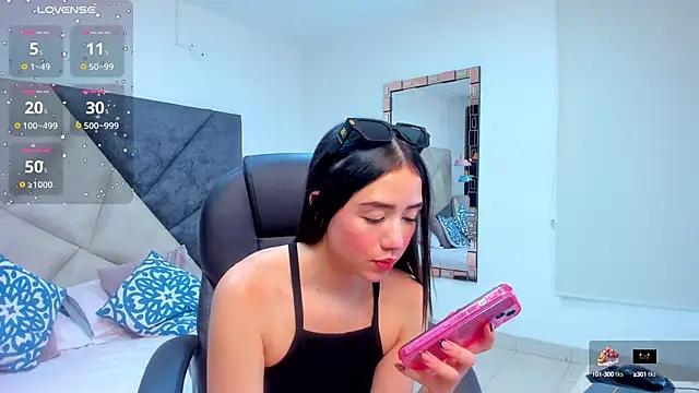 SaraWagner  online show from October 2025 05:57:01 PM