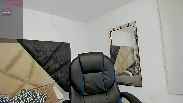 SaraWagner  online show from October 2025 12:00:02 AM