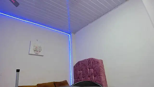 esmeraldaladys online show from April 2026 08:57:02 PM