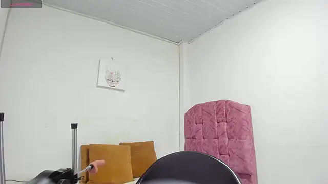 esmeraldaladys online show from May 2026 06:27:02 PM