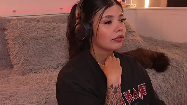 sophieee art online show from January 2026 03:31:01 AM