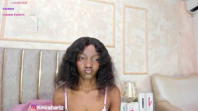 Snapshot of Keirahartz chatting on September 2025 03:49:01 AM Keirahartz online show from September 2025 03:49:01 AM