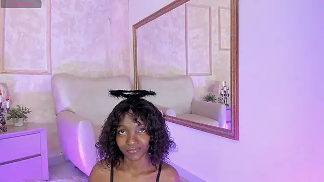 Snapshot of Keirahartz chatting on October 2025 03:47:02 AM Keirahartz online show from October 2025 03:47:02 AM