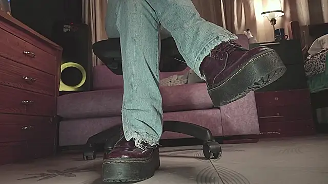 Snapshot of gigifontaine__ chatting on October 2025 12:16:01 AM gigifontaine online show from October 2025 12:16:01 AM