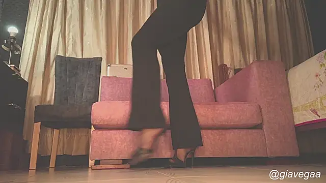 Snapshot of gigifontaine__ chatting on December 2025 09:57:01 PM gigifontaine online show from December 2025 09:57:01 PM