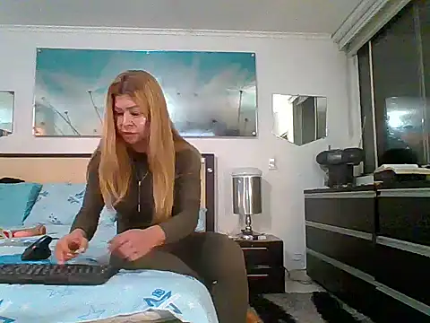 Snapshot of Mirianzapata_1 chatting on October 2025 06:47:01 AM Mirianzapata 1 online show from October 2025 06:47:01 AM