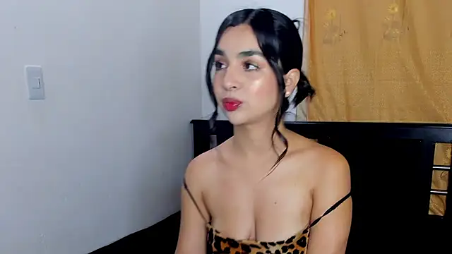 Snapshot of MelyRousee chatting on September 2025 11:32:02 PM MelyRousee online show from September 2025 11:32:02 PM