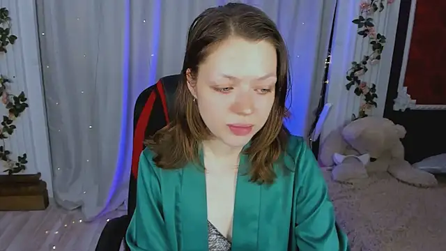 Lunar Lily online show from October 2025 05:40:01 AM