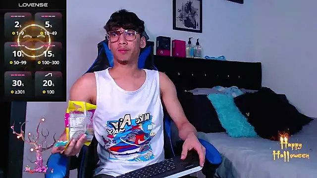 Snapshot of Gael_Jones chatting on October 2025 06:25:02 AM Gael Jones online show from October 2025 06:25:02 AM