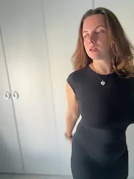 TenderLaGlamor online show from September 2025 03:16:02 PM